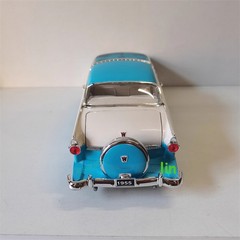1:18 Diecast Retro Classic Car Model – Realistic Collectible Toy for Boys