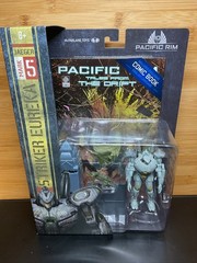 McFarlane toys Pacific Rim Striker Eureka Jaeger 4 inch Figure with Comic Book