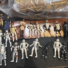 Star Wars Geonosis Battle Arena STAR WARS SAGA Playset Plus 30 Figurines