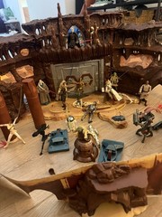 Star Wars Geonosis Battle Arena STAR WARS SAGA Playset *INCLUDES SOME FIGURES*