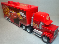 Disney Pixar Cars 3 Mack Hauler Lightning McQueen Semi 95 Diecast Deluxe 1:55 FC