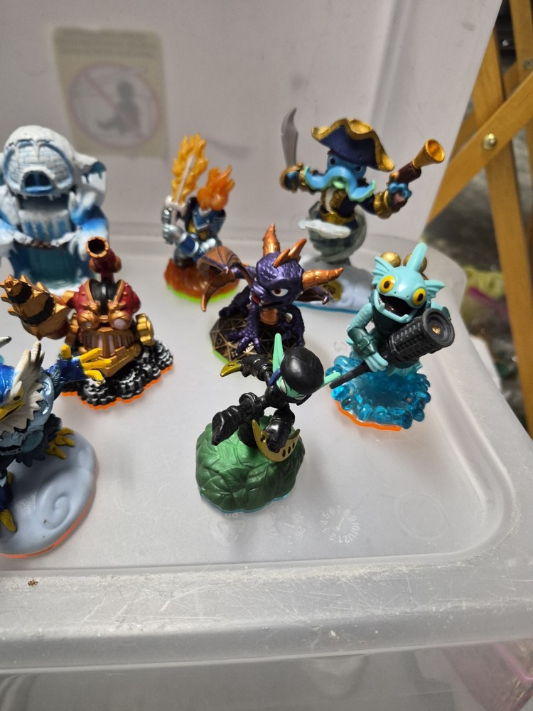 Lot of 22 Activision skylanders Pre-owned