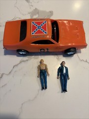 1980 Mego Dukes of Hazzard GENERAL LEE Plastic Toy Model Car And Figures
