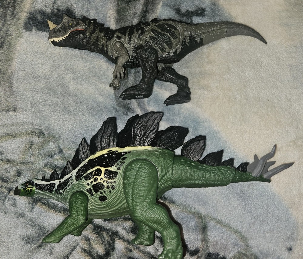 Jurassic World Survival Stegosaurus and Ceratosaurus Action Figures