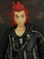 Kingdom Hearts II Kairi and Axel Play Arts Action Figures Square Enix Disney