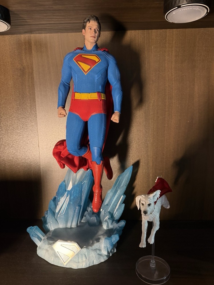 Hot Toys Superman & Krypto MMS812 1:6 Scale Figure 2025