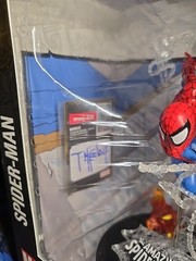 MCFARLANE TOYS THE AMAZING SPIDER-MAN GOLD LABEL ISSUE 302 AUTOGRAPH SERIES .