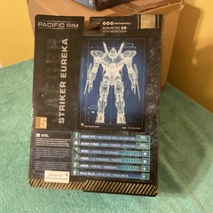 Pacific Rim Striker Eureka 4” Action Figure / Comic Book . NIB