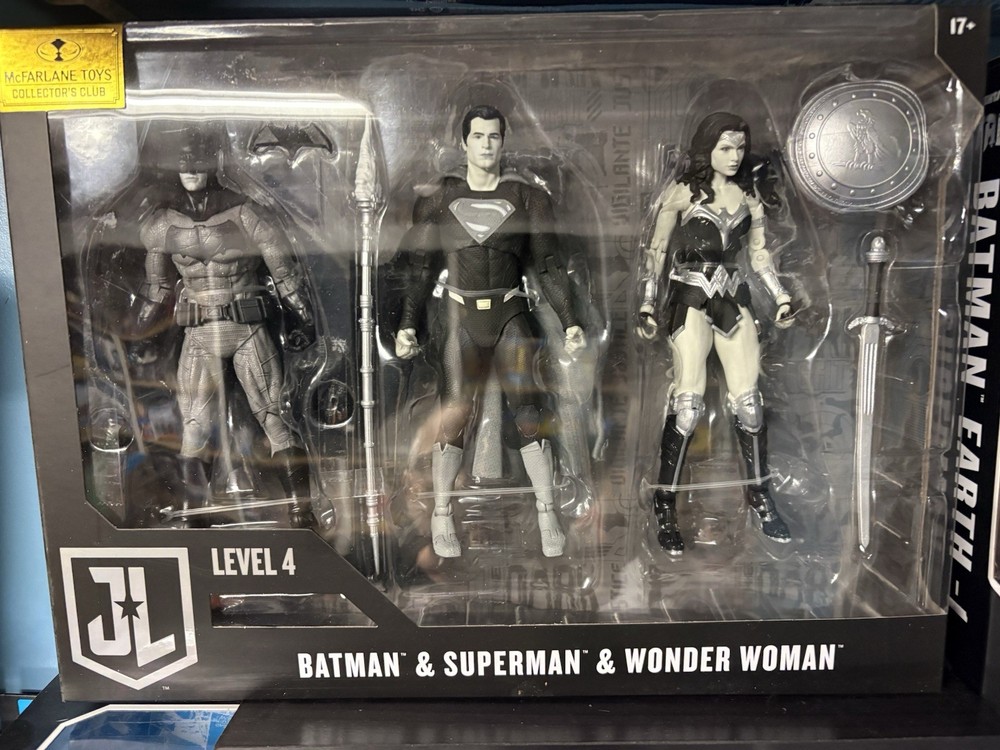 McFarlane Level 4 Snyder 3 Pk Black/White Kickstarter Exclusive New Sealed DC