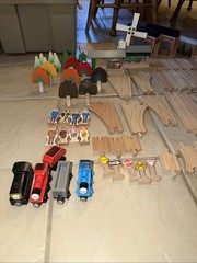 100 Piece SET ! THOMAS FRIENDS TRAIN WOODEN RAILWAY 1992 , #99402 !