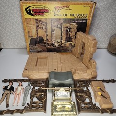 Vintage 1982 Indiana Jones – Well of Souls -WITH BOX!!! (2 bonus figures) Kenner